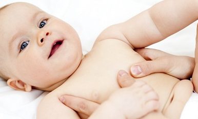 Comment l'ostéopathie peut-elle aider bébés et enfants ?