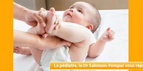 L’urine de mon bébé a une odeur bizarre : pourquoi ?