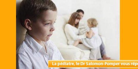 Jalousie de l'aîné à l'arrivée du petit dernier : que faire ?