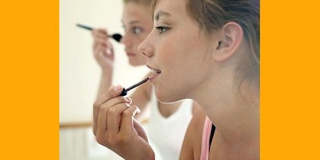 ado-maquillage Au secours, ma fille veut se maquiller : nos 5 conseils !