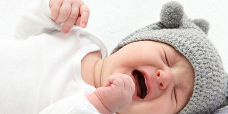 Pleurs du nourrisson : détecter les causes